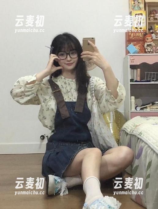Tiny Asa博主带你飞：HelmxAnis原图与图片，笑翻天的绝妙搭配！.txt